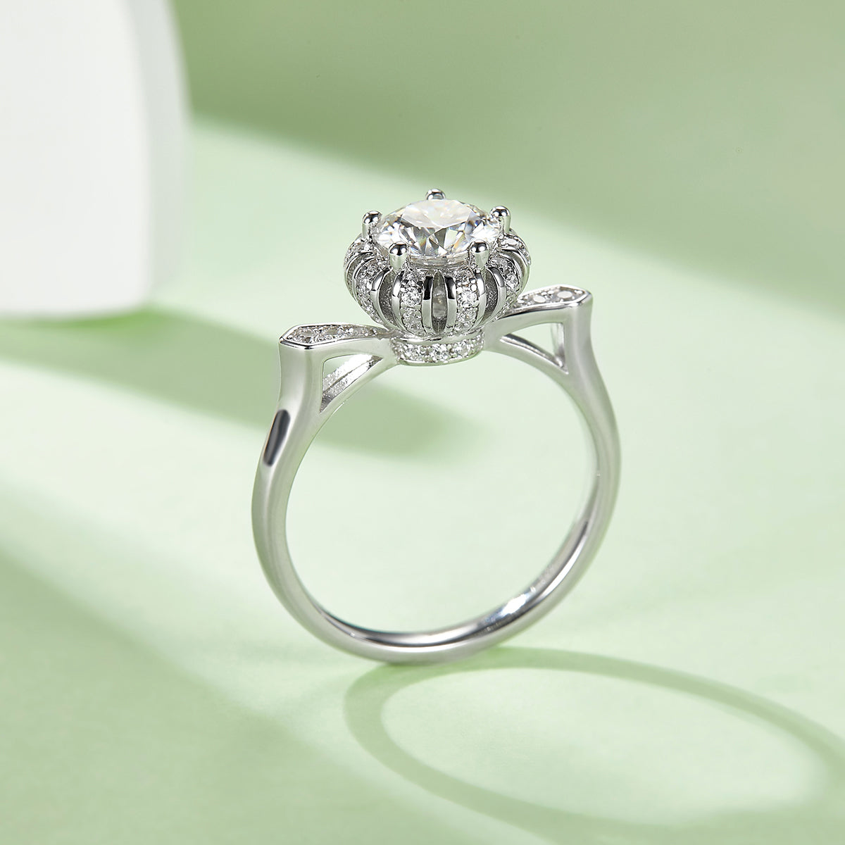 Chic Temptation Moissanite Ring, S925 Silver with Platinum Plating, 1CT D Color