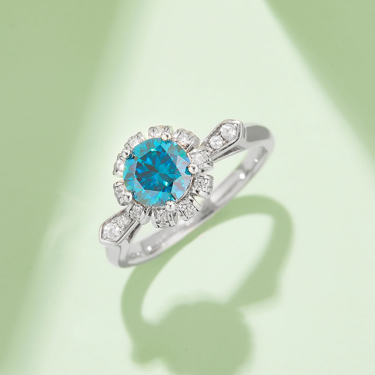 Chic Temptation Moissanite Ring, S925 Silver with Platinum Plating, 1CT D Color