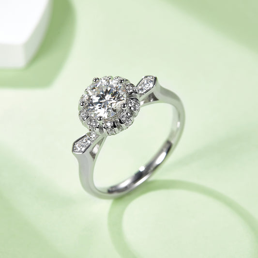 Chic Temptation Moissanite Ring, S925 Silver with Platinum Plating, 1CT D Color